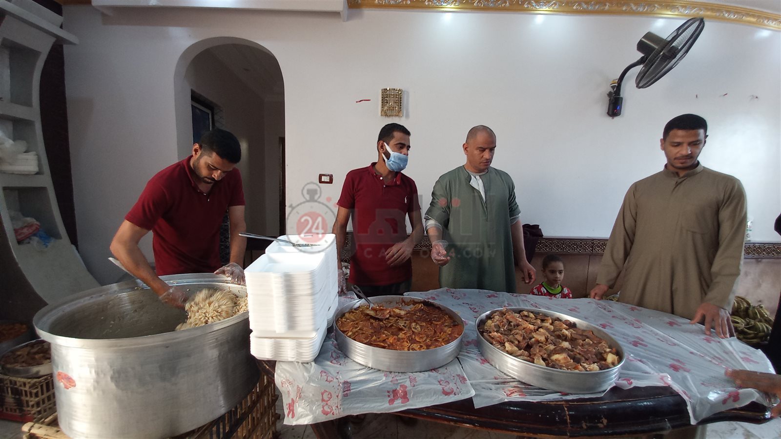 تجهيز وجبات للصائمين الأكثر احتياجا والأرامل بمركز ديروط- تصوير إيمان سمير 