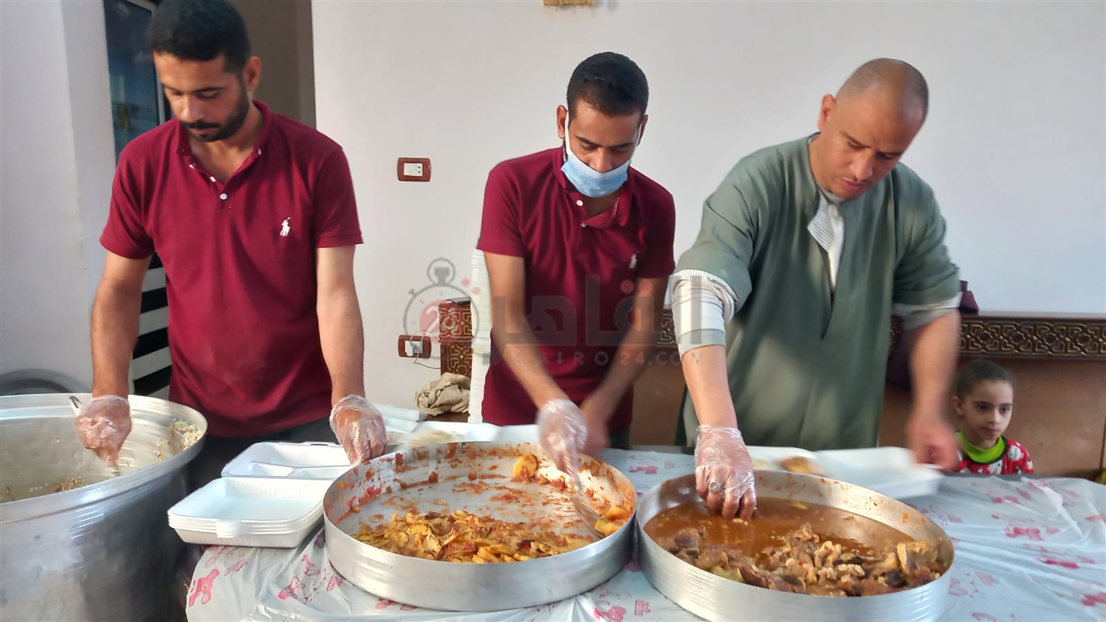 تجهيز وجبات للصائمين الأكثر احتياجا والأرامل بمركز ديروط- تصوير إيمان سمير