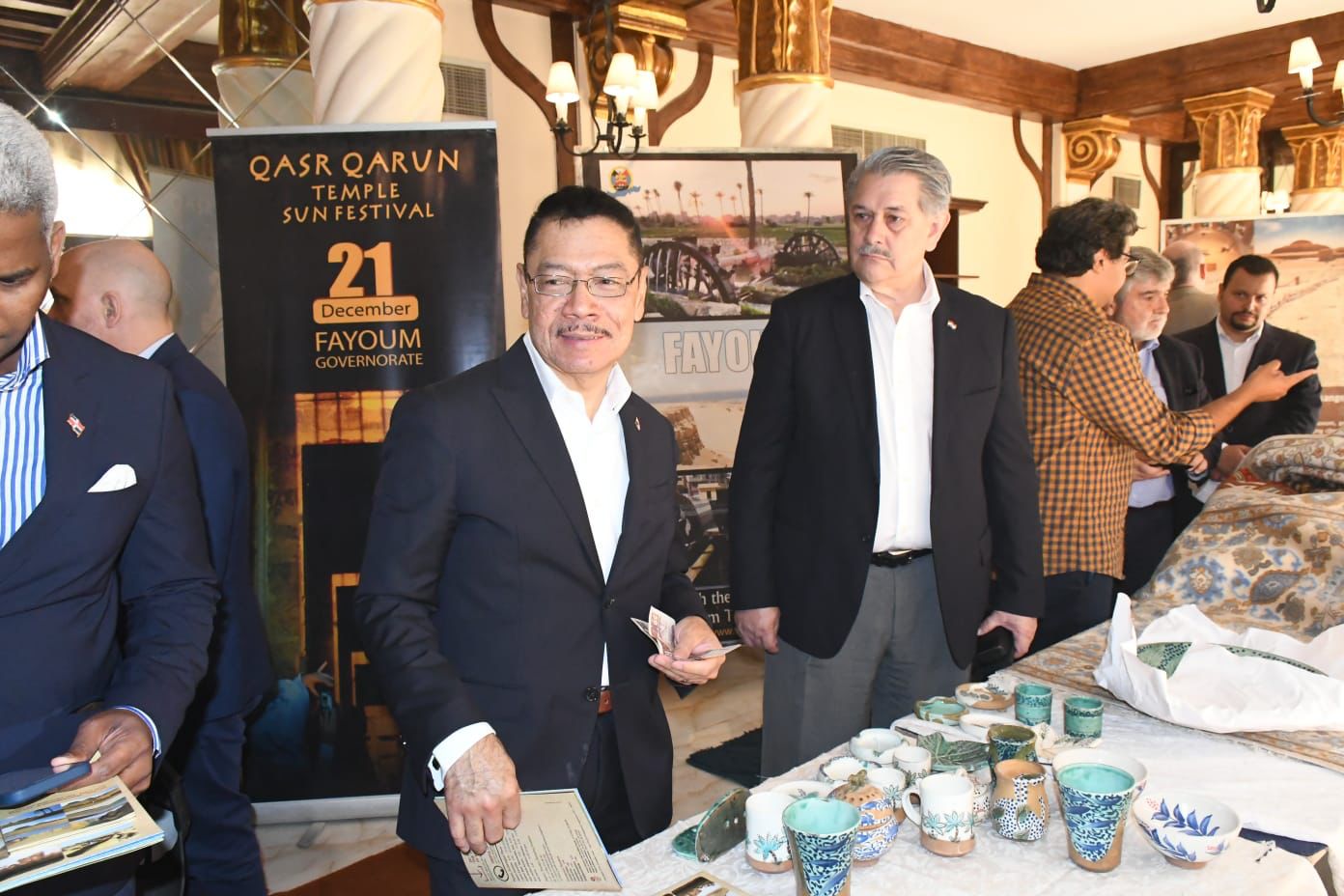 محافظ الفيوم يستعرض مشروعات حياة كريمة