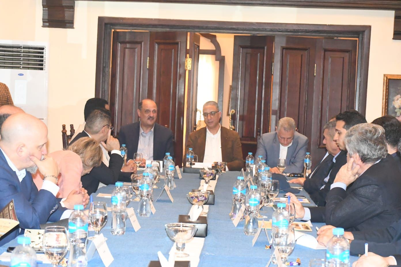 محافظ الفيوم يستعرض مشروعات حياة كريمة