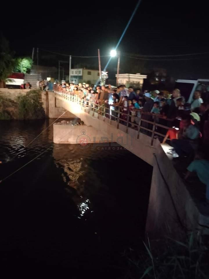 انقلاب سيارة ملاكي بترعة بأسيوط 