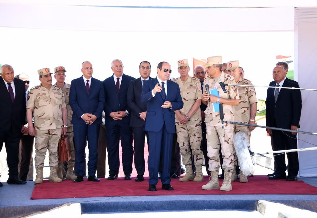 الرئيس السيسي يتفقد مصنع إنتاج البطاطس في شرق العوينات