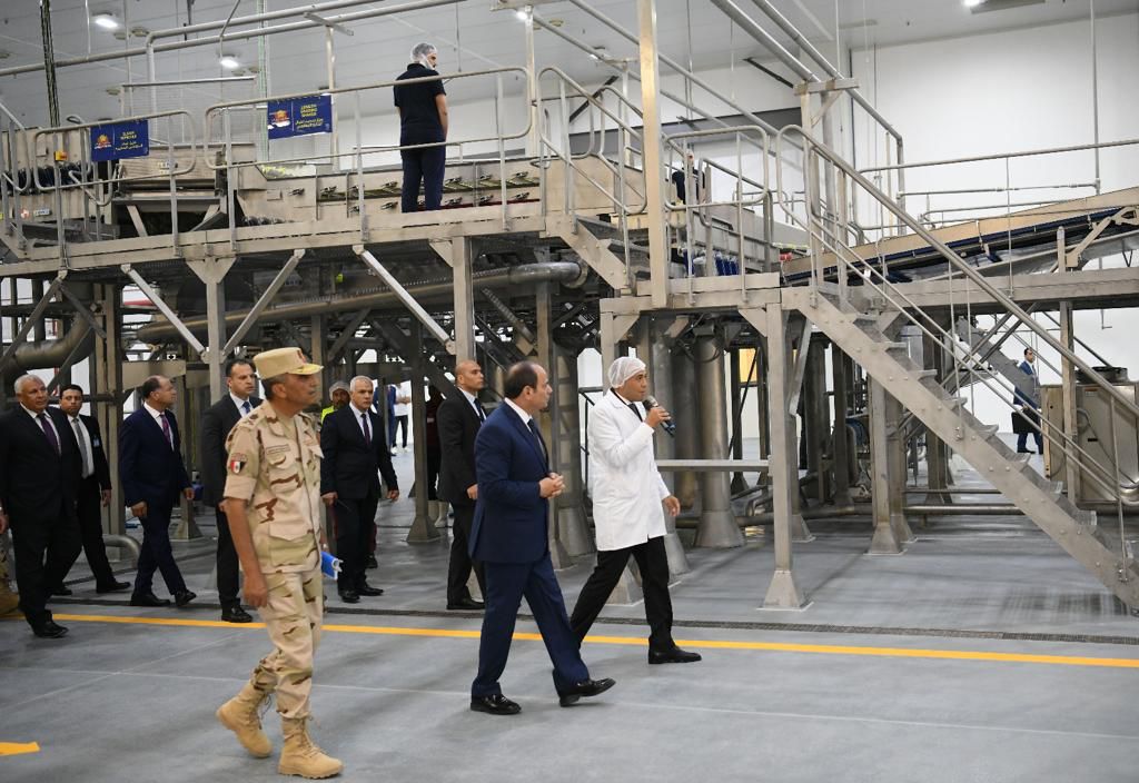 السيسي يشهد افتتاح موسم القمح شرق العوينات