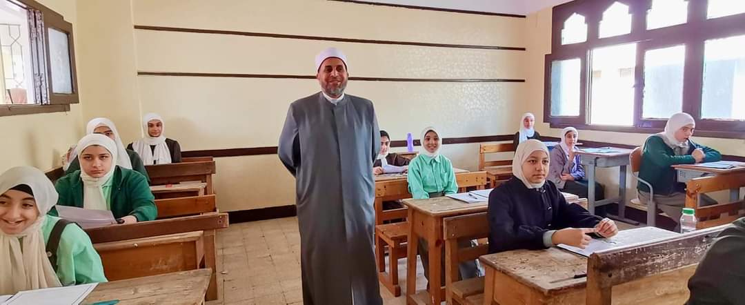 رئيس منطقة الشرقية الأزهرية يتابع امتحانات النقل الثانوي