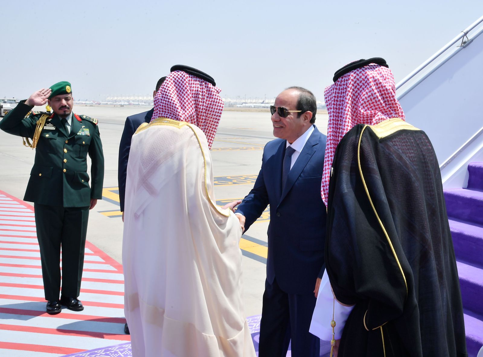 الرئيس السيسي يصل إلى جدة للمشاركة في أعمال القمة العربية