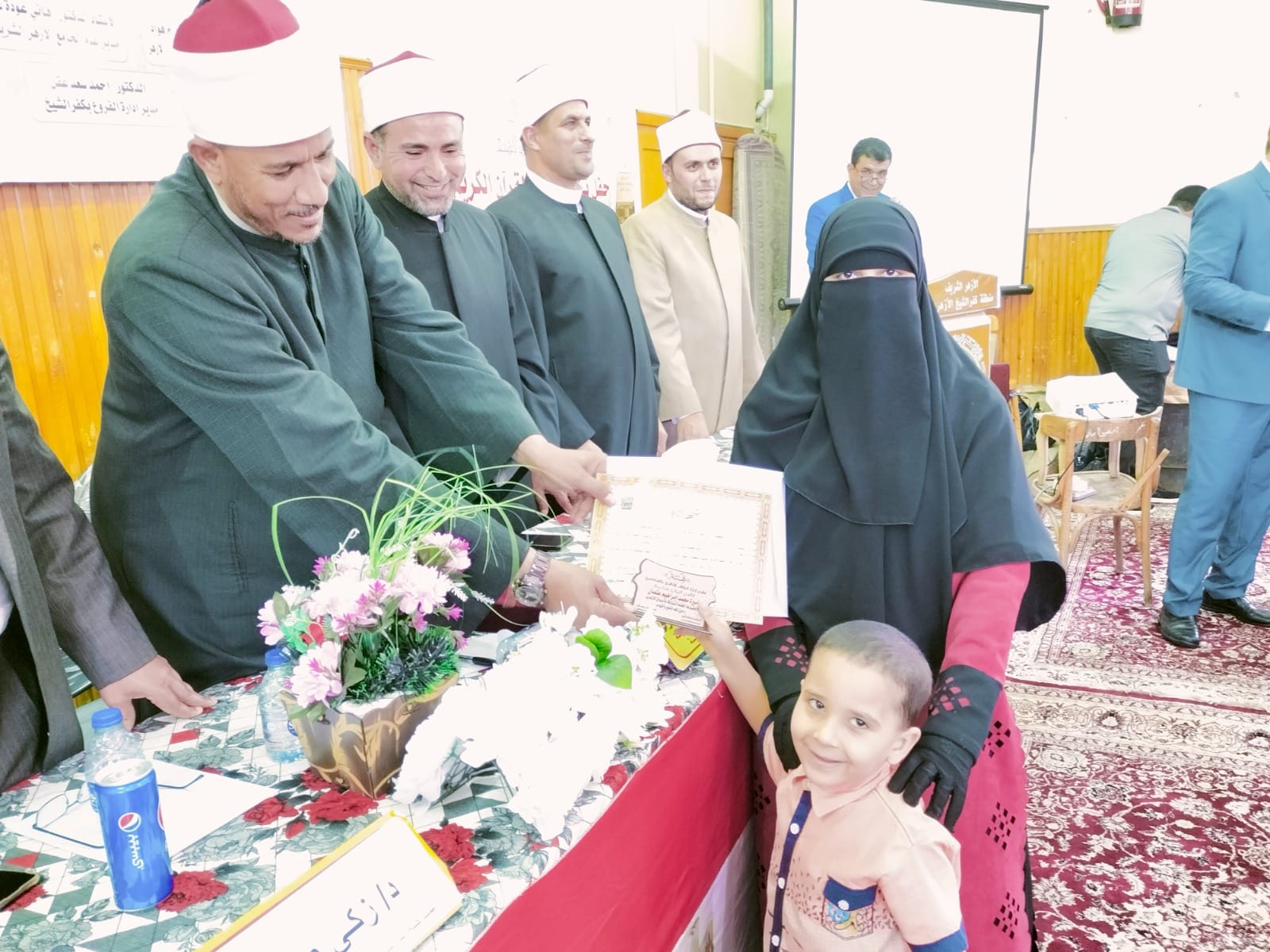 الجامع الأزهر يكرم 56 حافظا من الدارسين برواق القرآن الكريم بكفر الشيخ