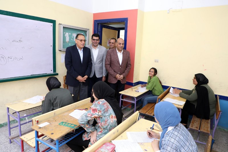 محافظ الشرقية يتفقد امتحانات الشهادة الإعدادية 03