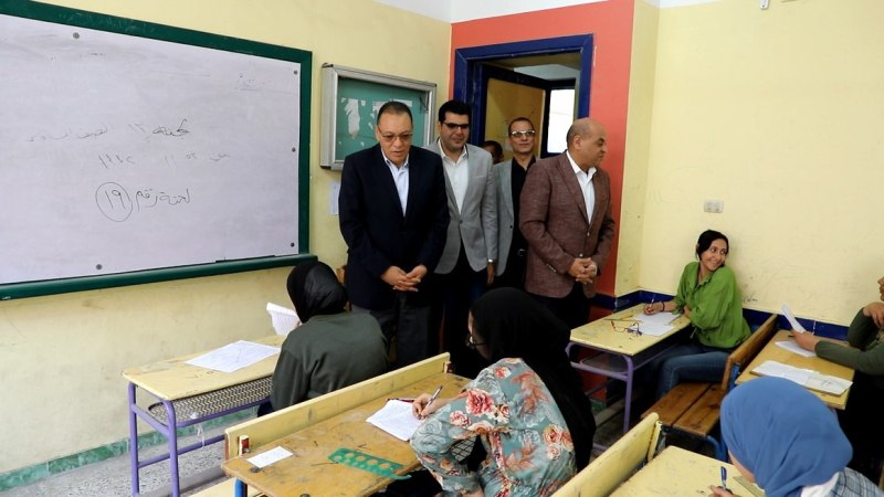 محافظ الشرقية يتفقد امتحانات الشهادة الإعدادية 05