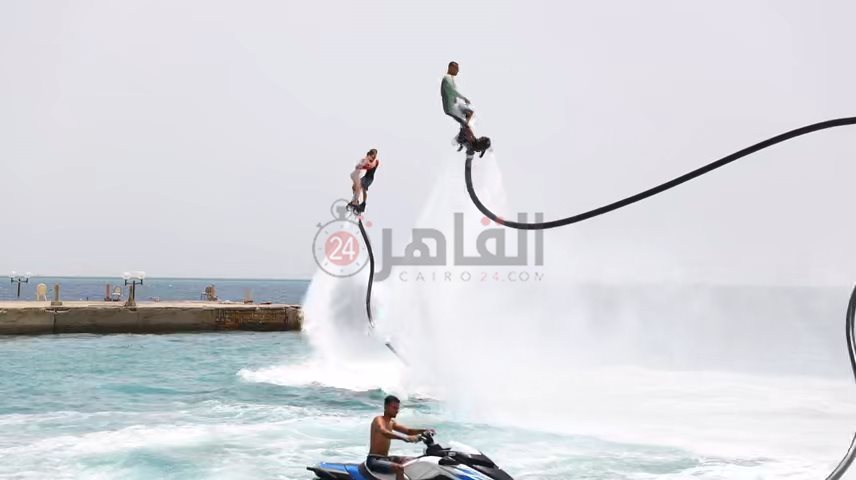 استعراضات الرجل الطائر بالغردقة 