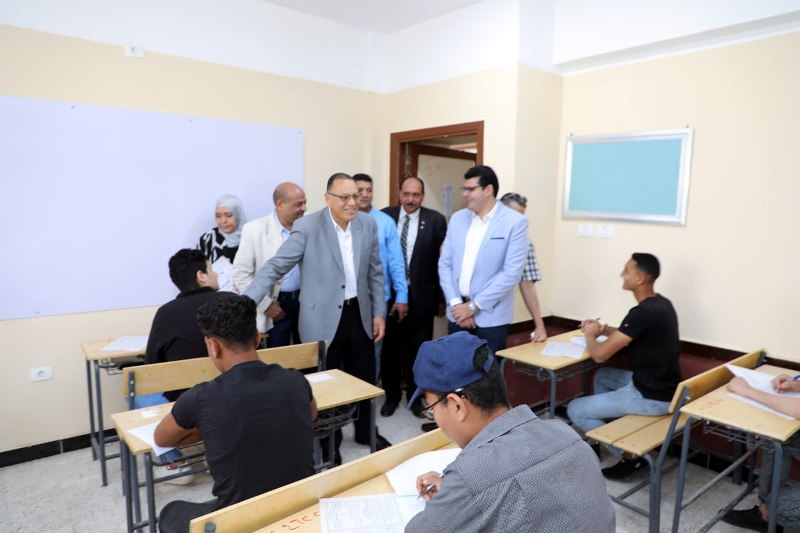 محافظ الشرقية يتفقد لجان امتحانات الدبلومات الفنية 01