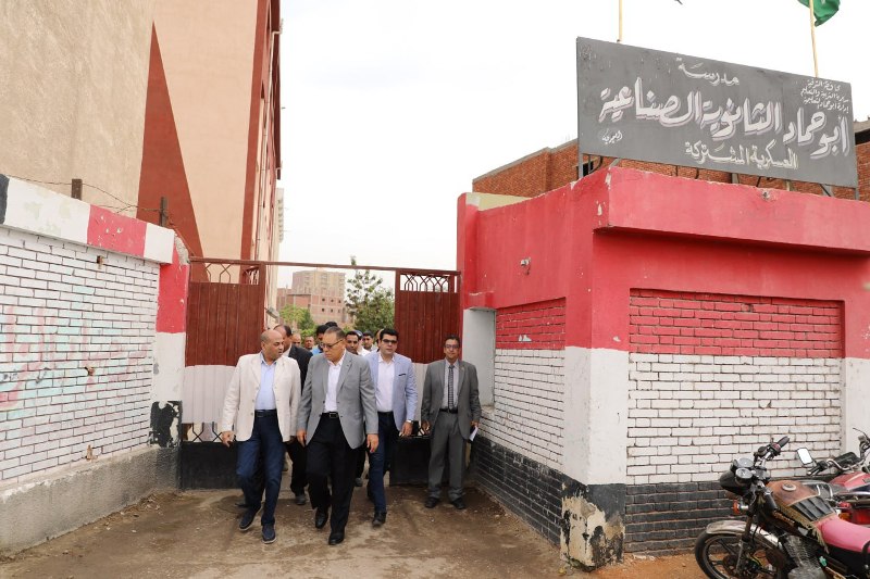 محافظ الشرقية يتفقد لجان امتحانات الدبلومات الفنية 04