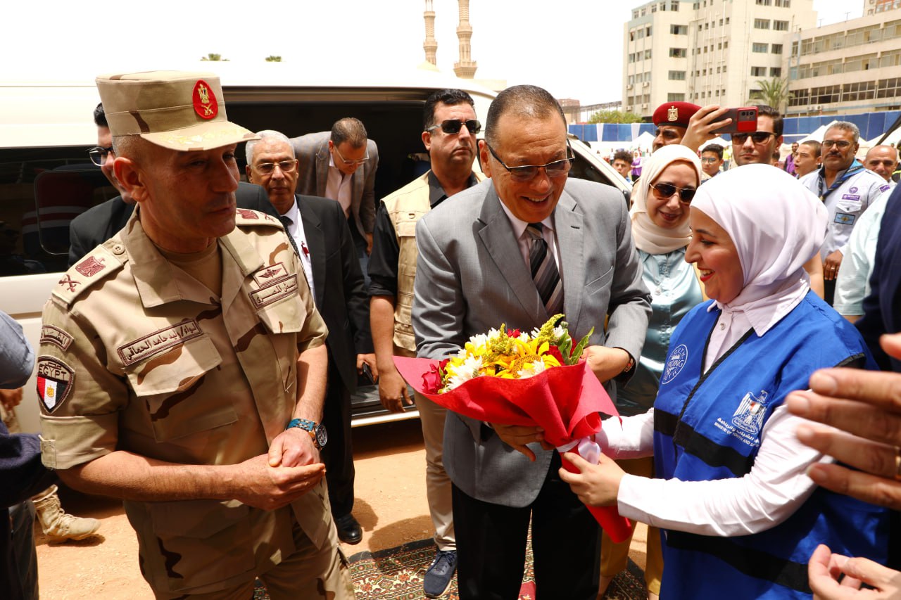 محافظ الشرقية يتفقد معسكر الإيواء في ستاد الزقازيق