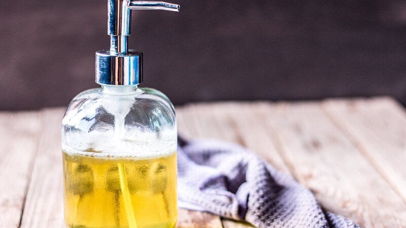 طريقة عمل الصابون السائل من الزيت المستعمل