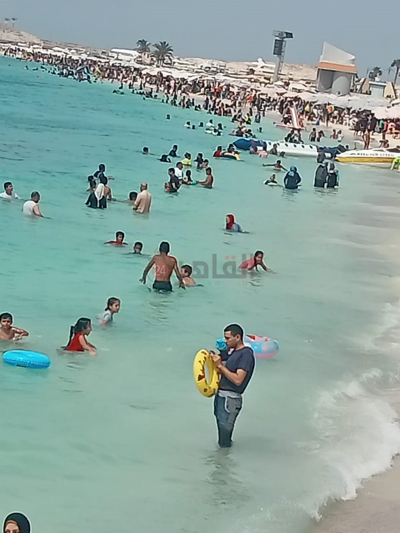 ازدحام المصيفين على شواطئ مطروح 