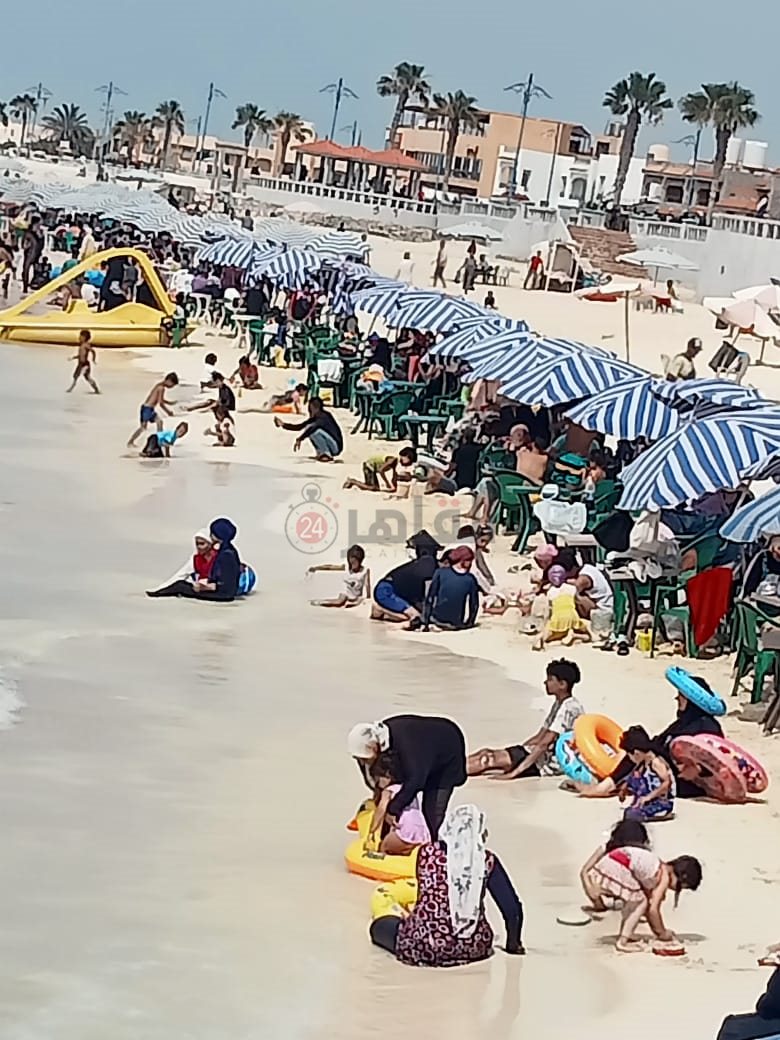 ازدحام المصيفين على شواطئ مطروح