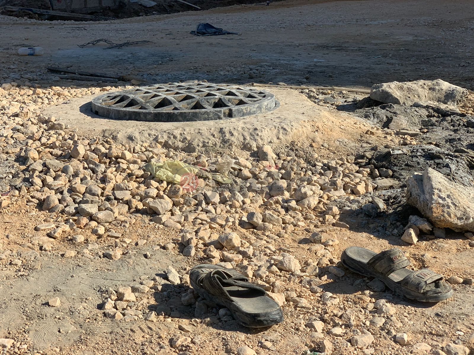 مصرع عامل واصابة 4 آخرين إثر السقوط في بالوعة صرف1