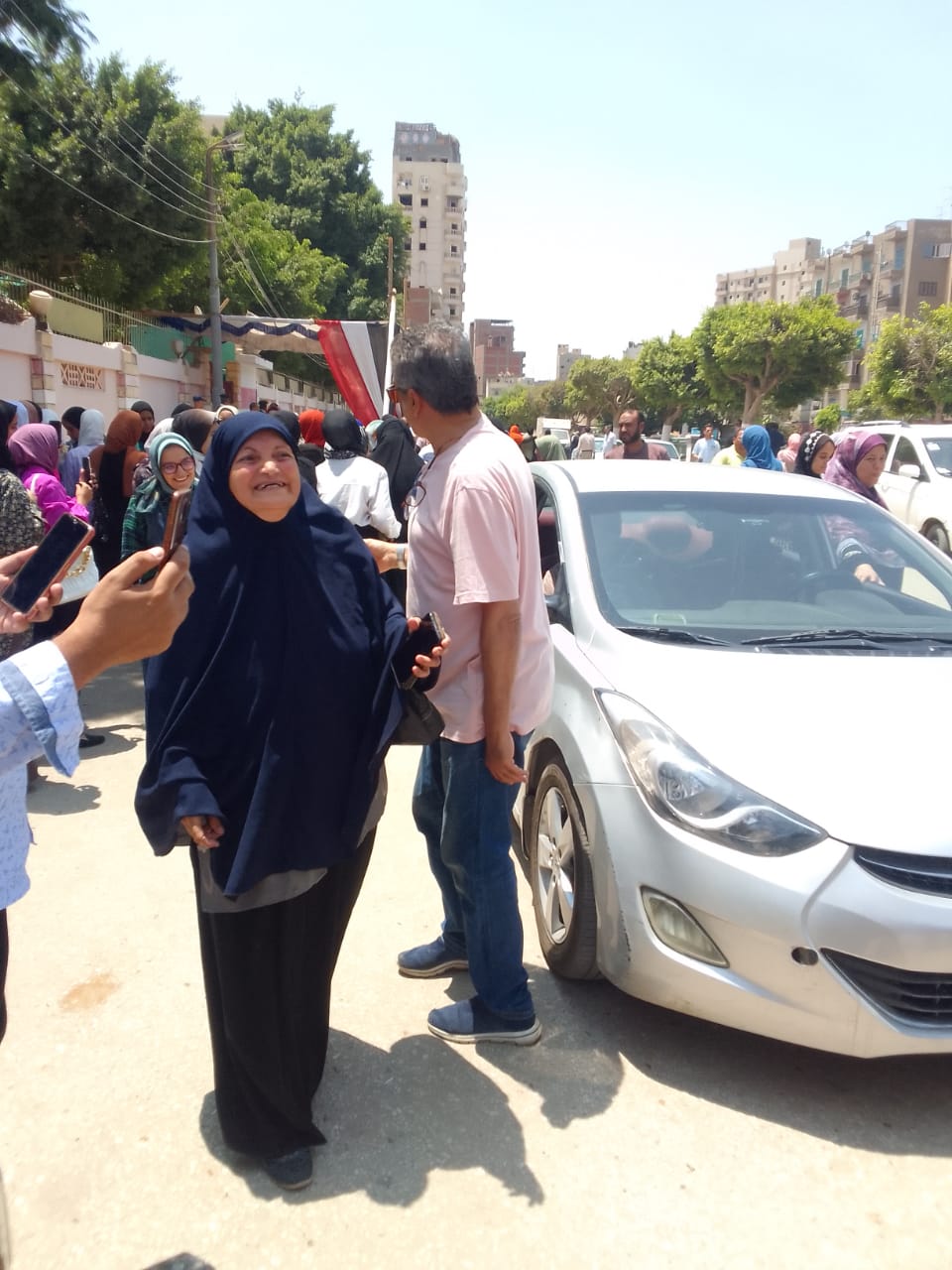 السعادة على وجوه طلاب الثانوية بالفيوم لسهولة امتحاني الفيزياء والتاريخ