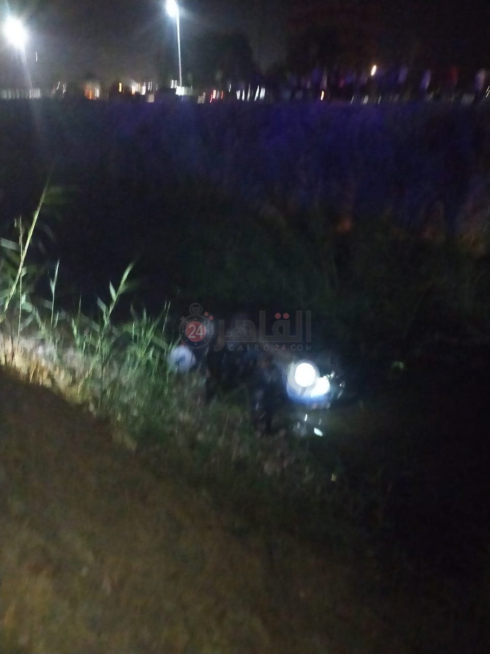 انقلاب سيارة ملاكي بترعة بأسيوط 