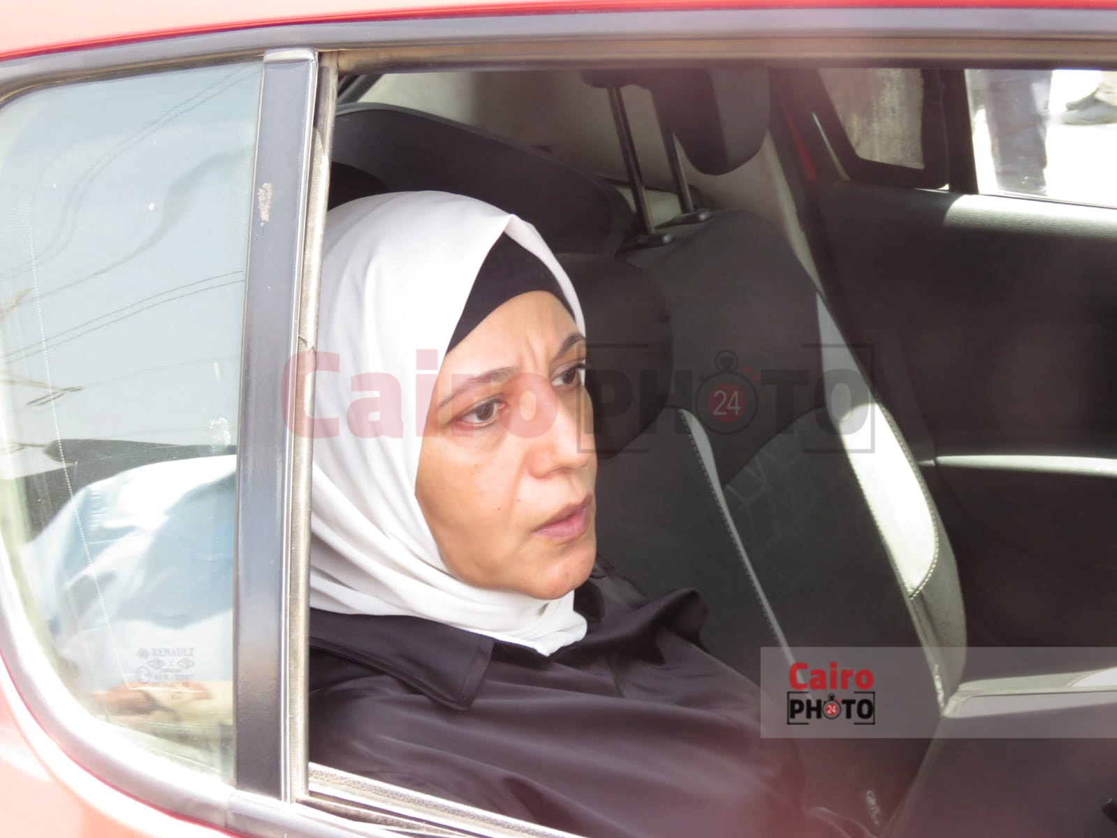 الصور الأولى من مقابر علاء عبد الخالق قبل لحظات من دفنه