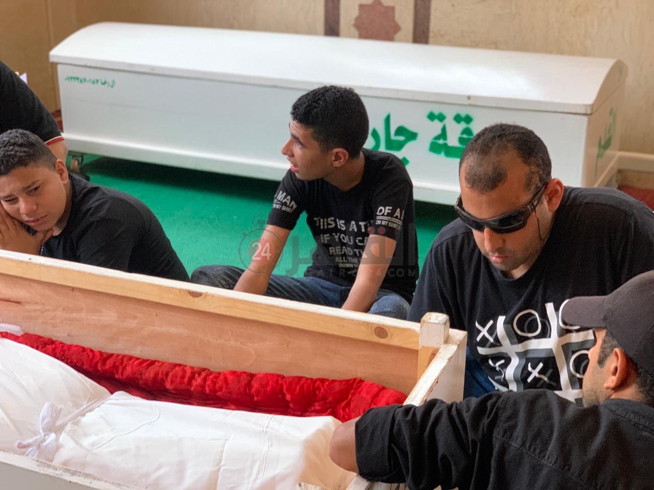 تشييع جثمان الفنان المسرحي محمود سأسأ11