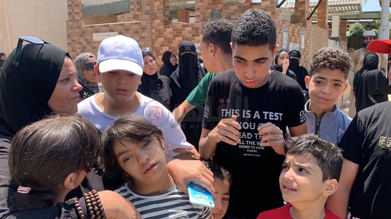 تشييع جثمان الفنان المسرحي محمود سأسأ9