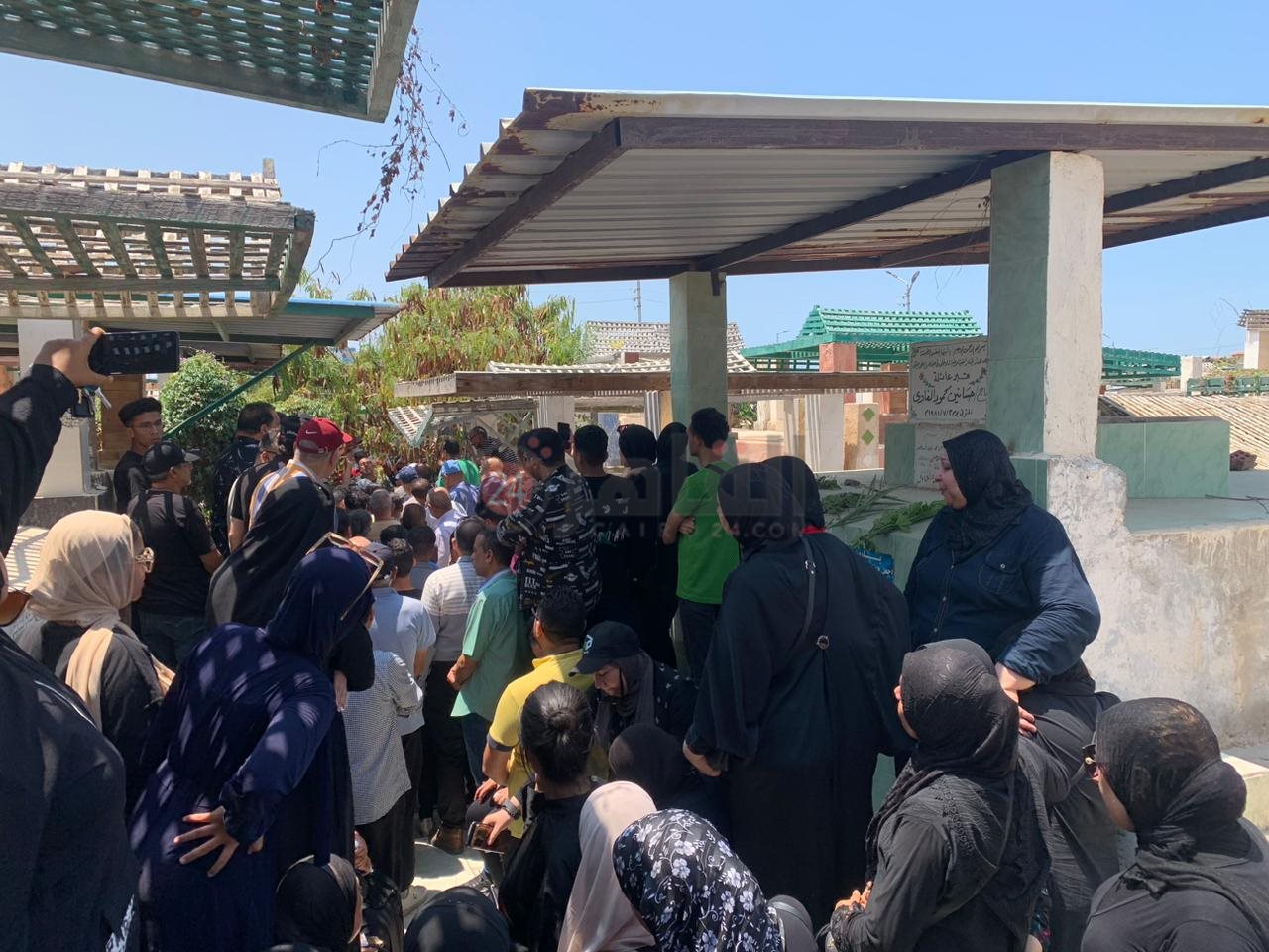 تشييع جثمان الفنان المسرحي محمود سأسأ2