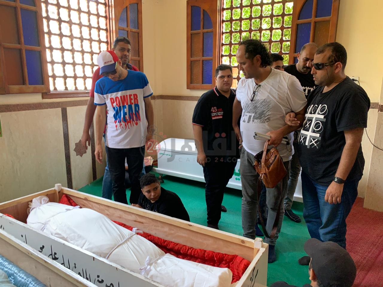 تشييع جثمان الفنان المسرحي محمود سأسأ3