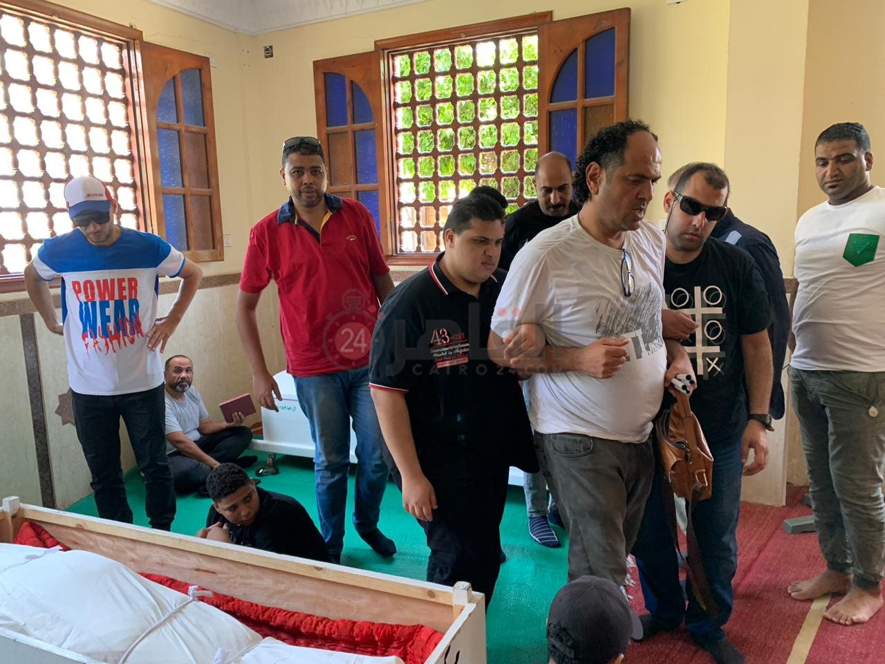 تشييع جثمان الفنان المسرحي محمود سأسأ4