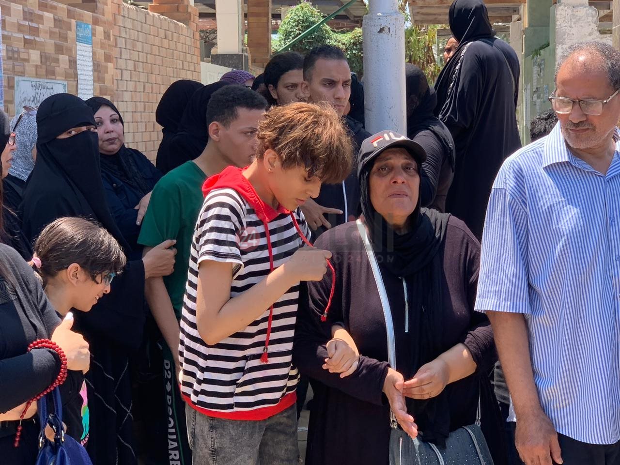 تشييع جثمان الفنان المسرحي محمود سأسأ5