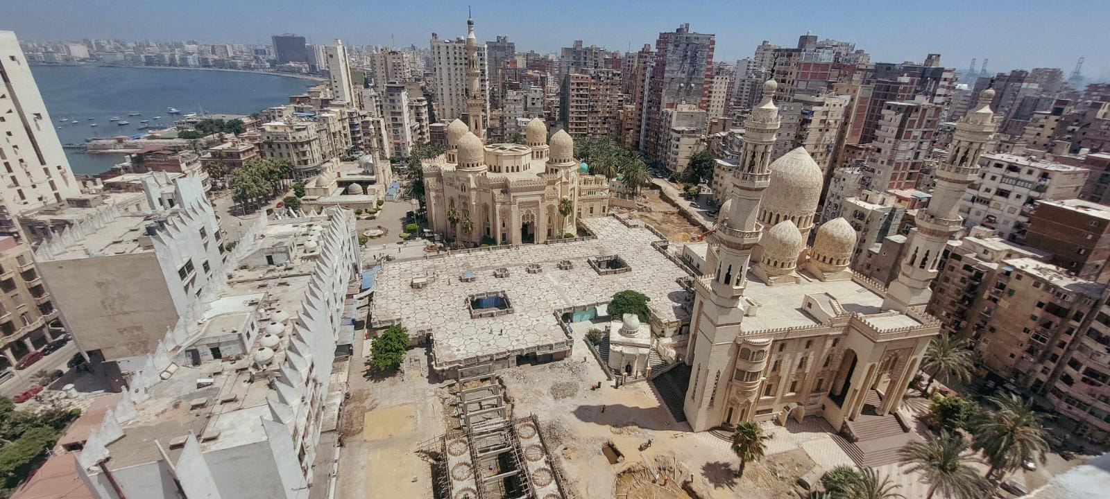 منطقة المساجد المحيطة بمسجد بأبو العباس بالاسكندرية