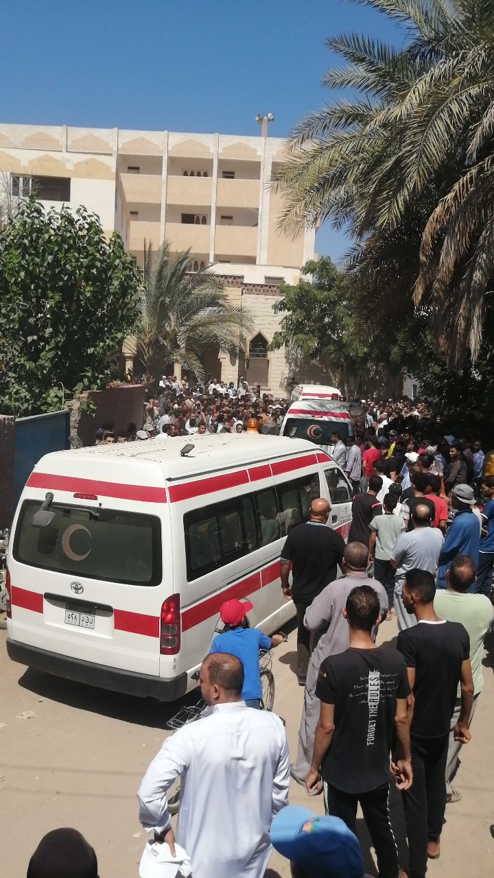 لحظة وصول جثامين ضحايا حادث عقار حدائق القبة 2