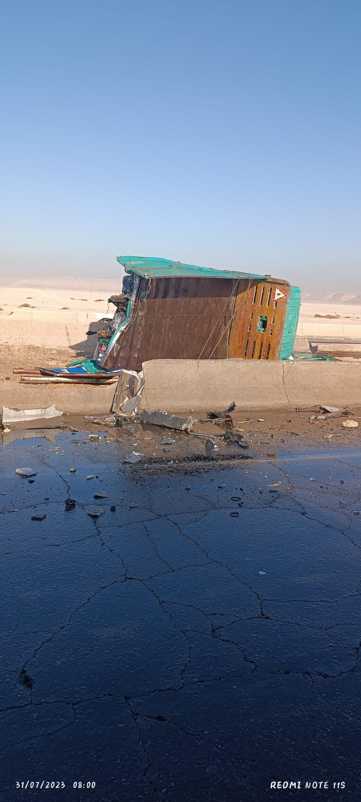 تصادم أتوبيس نقل ركاب وسيارة نقل على طريق أسيوط سوهاج الشرقي 