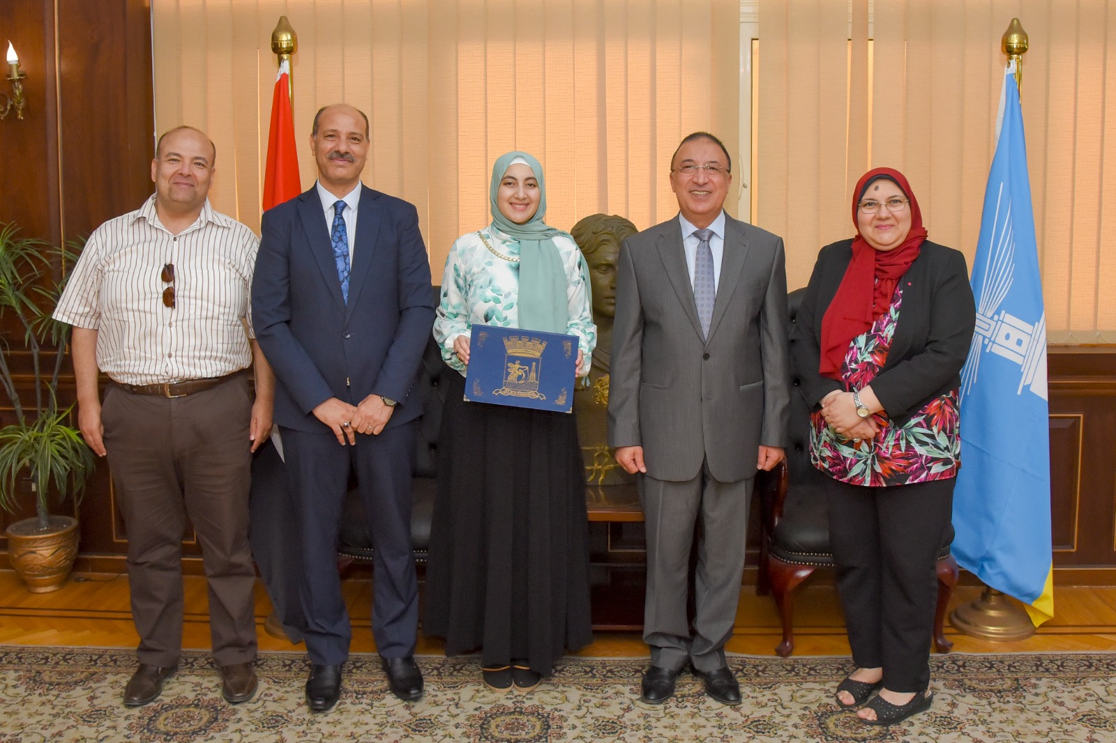 محافظ الإسكندرية يستقبل الثالثة على الثانوية العامة 