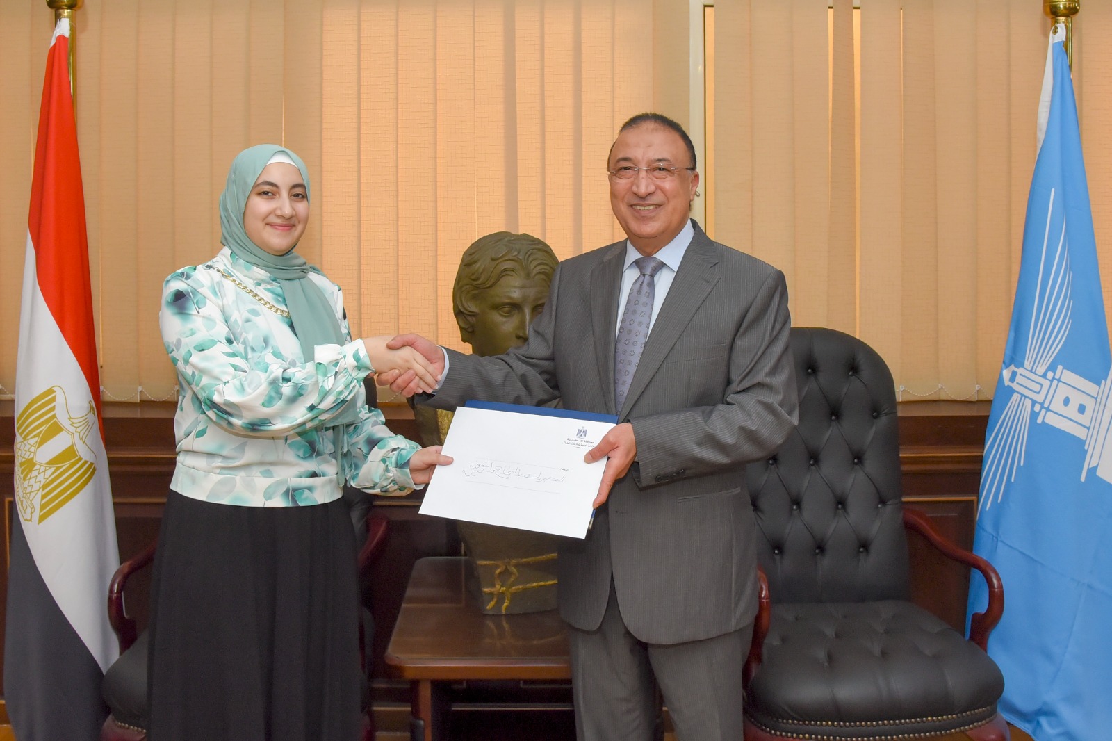 محافظ الإسكندرية يستقبل الثالثة على الثانوية العامة 