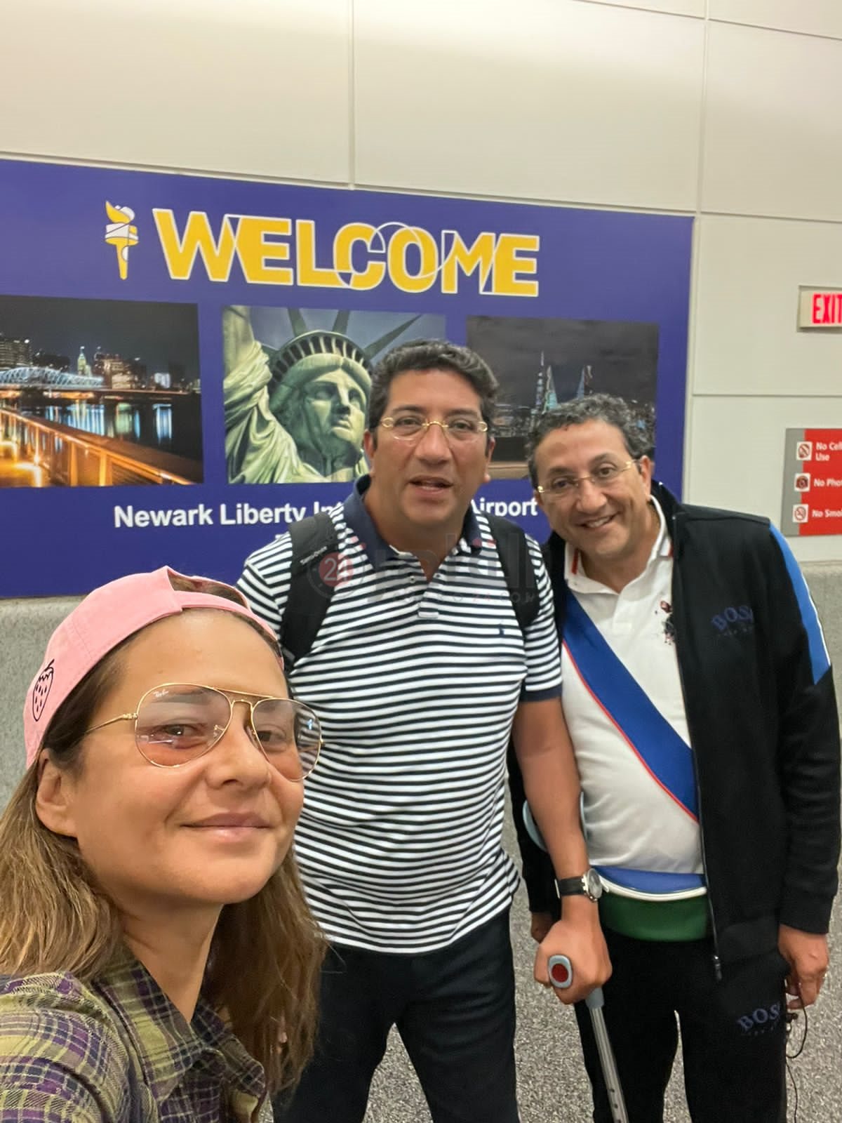 المستشار أمير رمزي بصحبة الفنان هاني رمزي ونيلي كريم