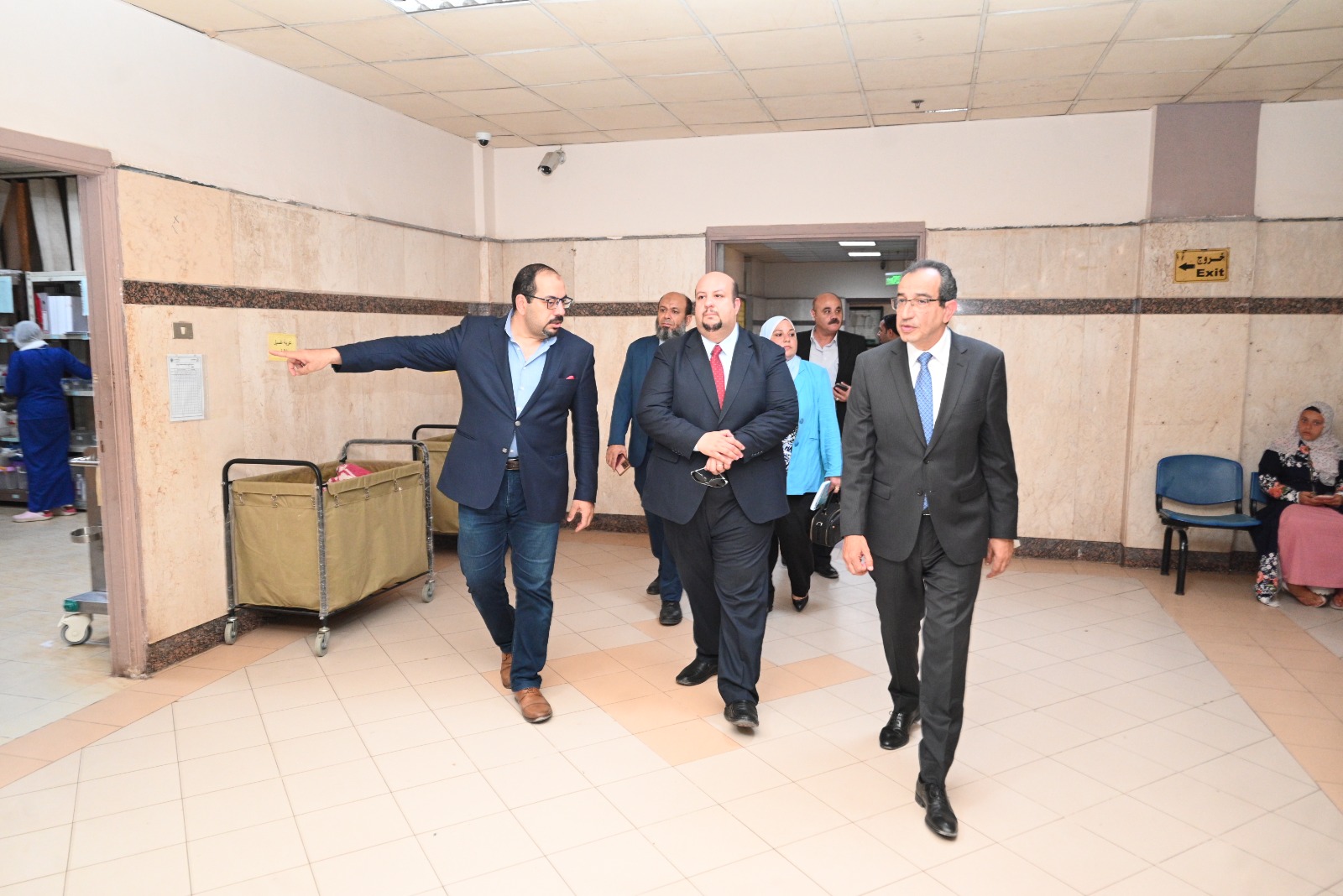 رئيس جامعة الفيوم يستقبل وفدًا من وزارة التخطيط