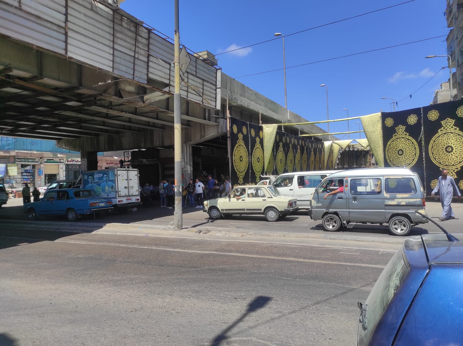 استعدادات صلاة الجنازة وعزاء والدة أحمد شيبة 