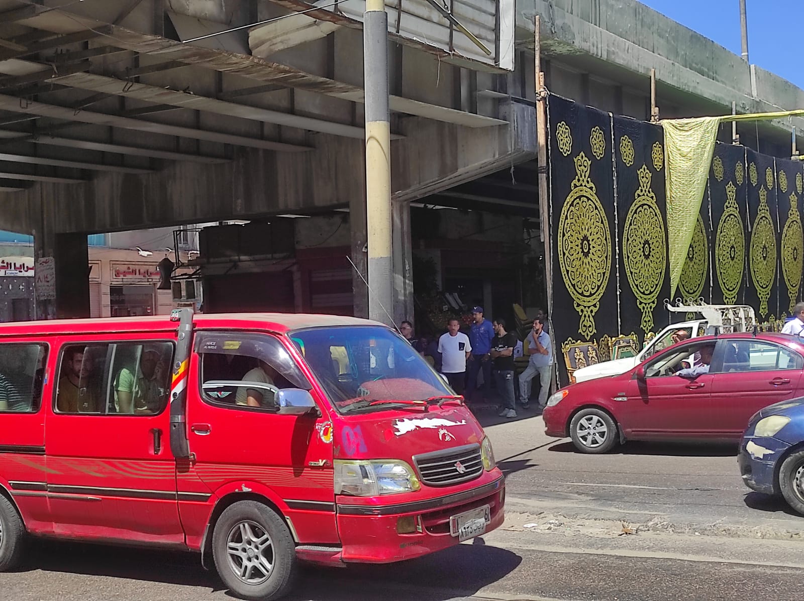 استعدادات صلاة الجنازة وعزاء والدة أحمد شيبة 