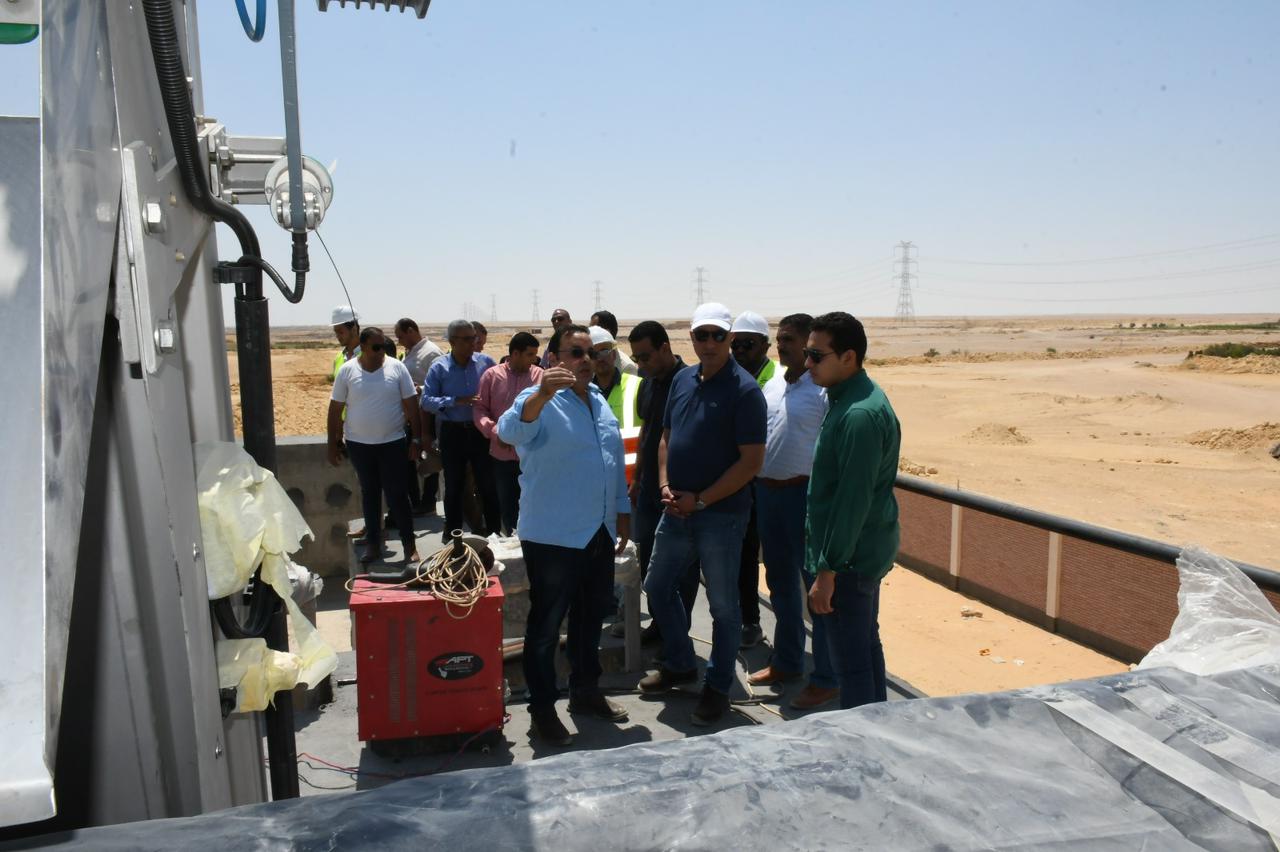 محافظ الفيوم يتفقد الأعمال الإنشائية بمحطتي الصرف الصحي 