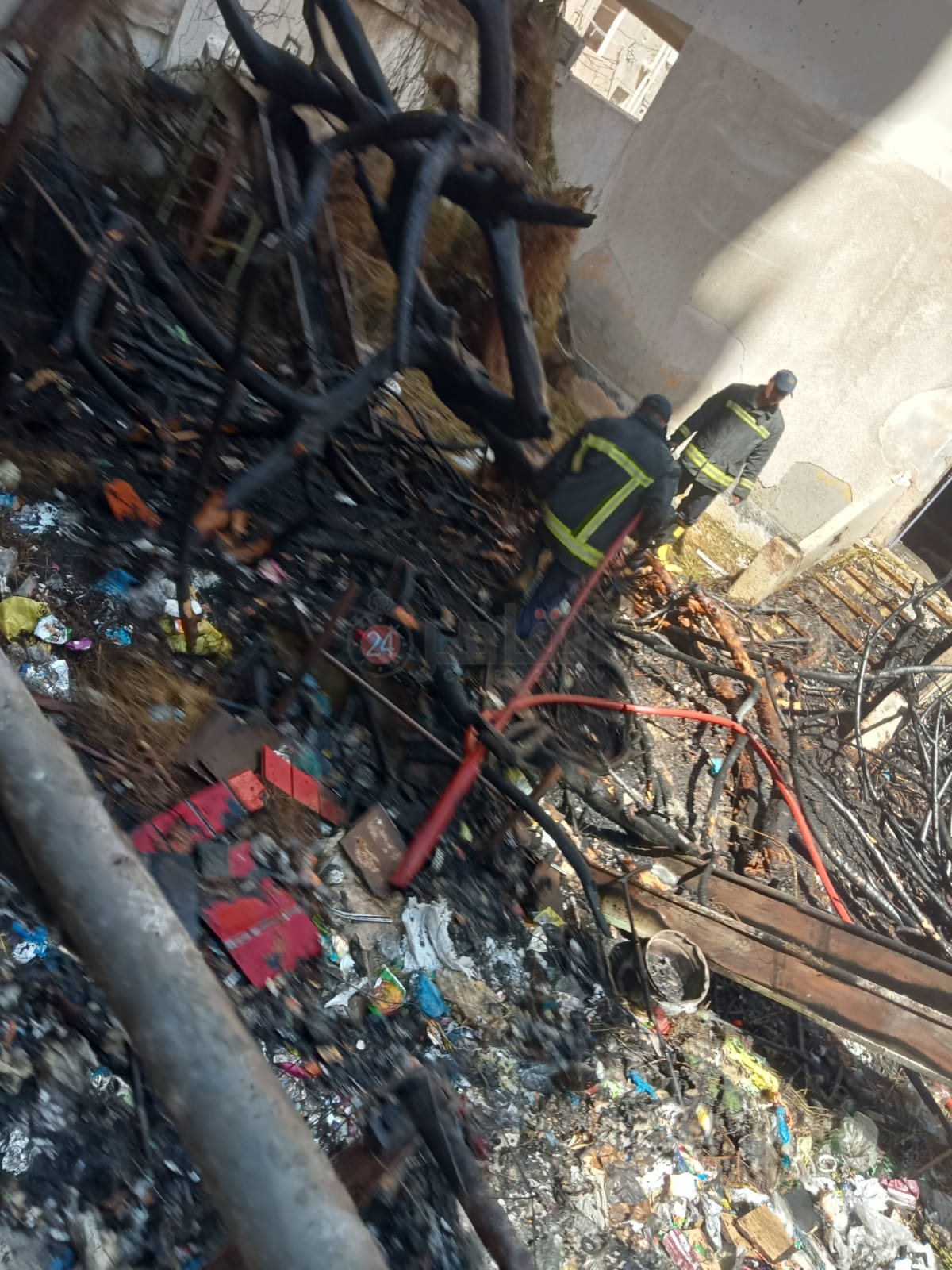 جانب من حريق خلف شارع الإسكندرية بمطروح