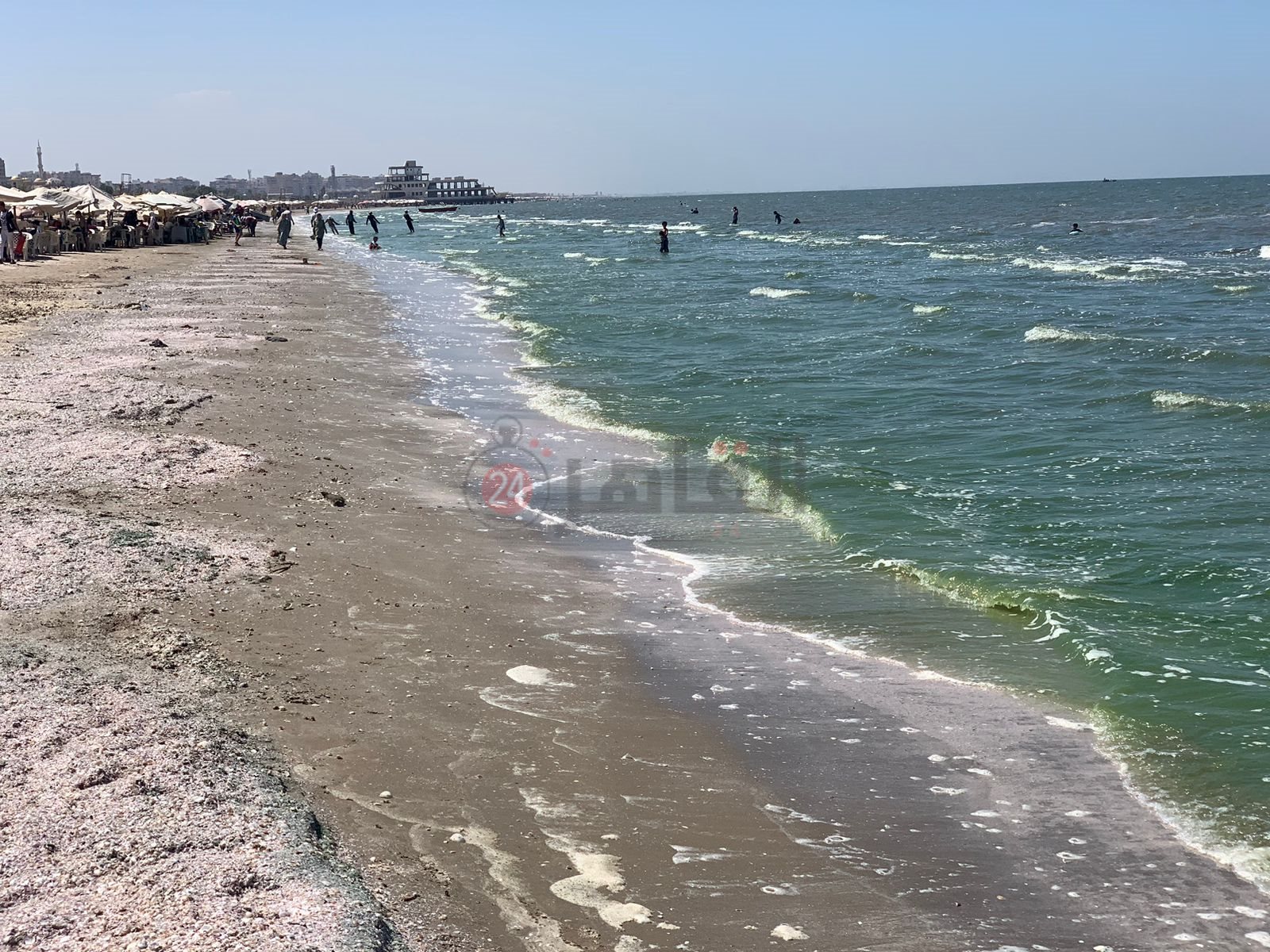 ريم أخضر علي شاطئ بورسعيد 5