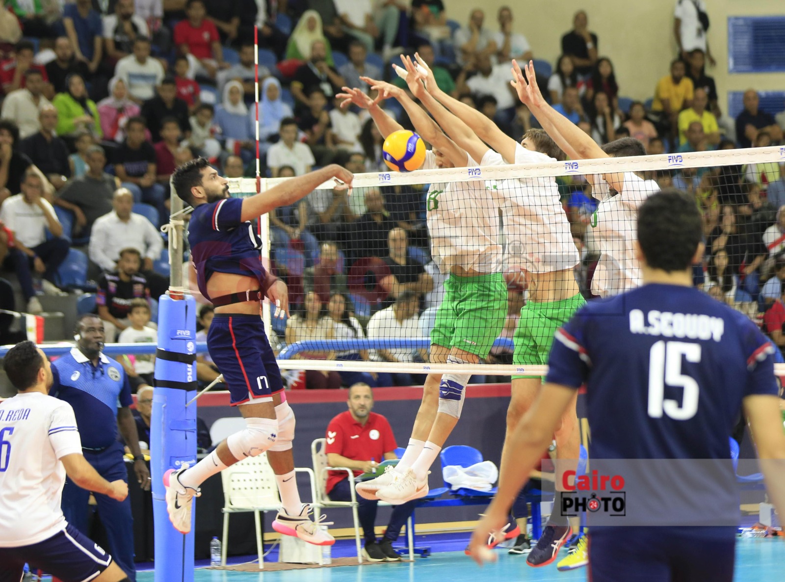 مباراة منتخب كرة الطائرة أمام الجزائر (25)