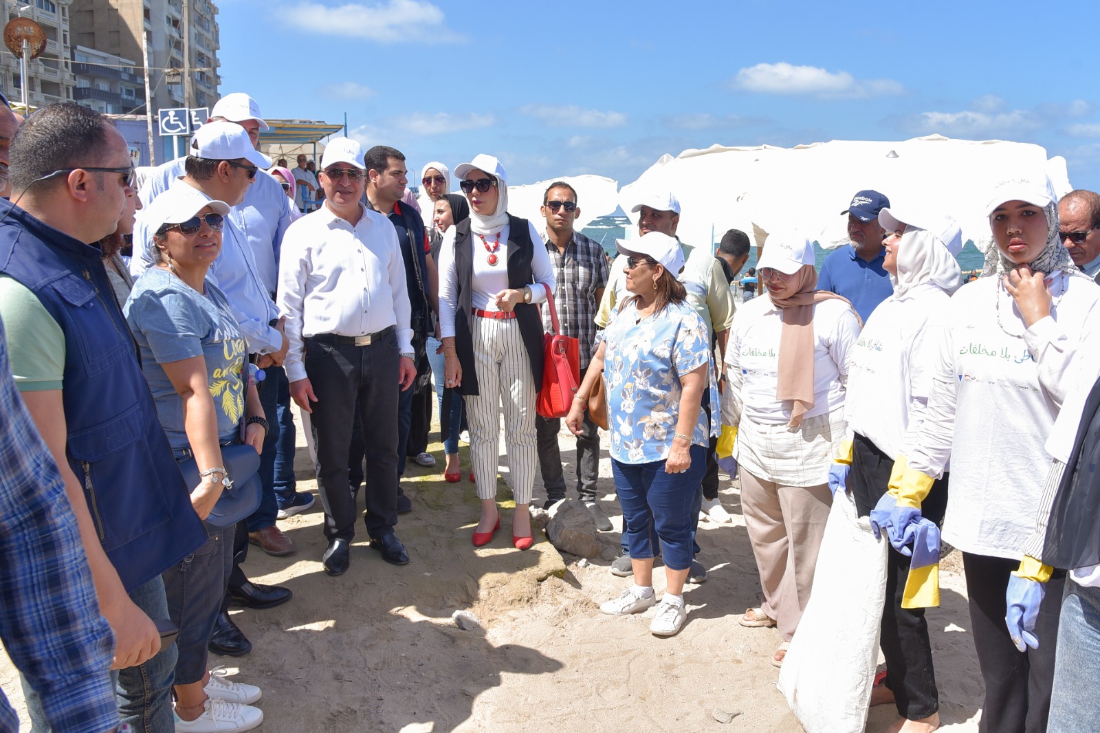 اليوم العالمي لتنظيف الشواطئ بالإسكندرية 