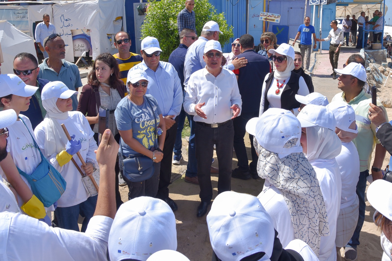 اليوم العالمي لتنظيف الشواطئ بالإسكندرية 