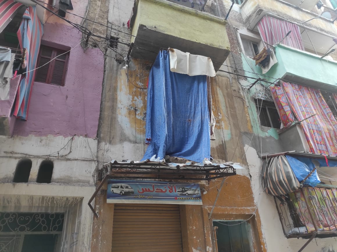 انهيار شرفة عقار في الإسكندرية 