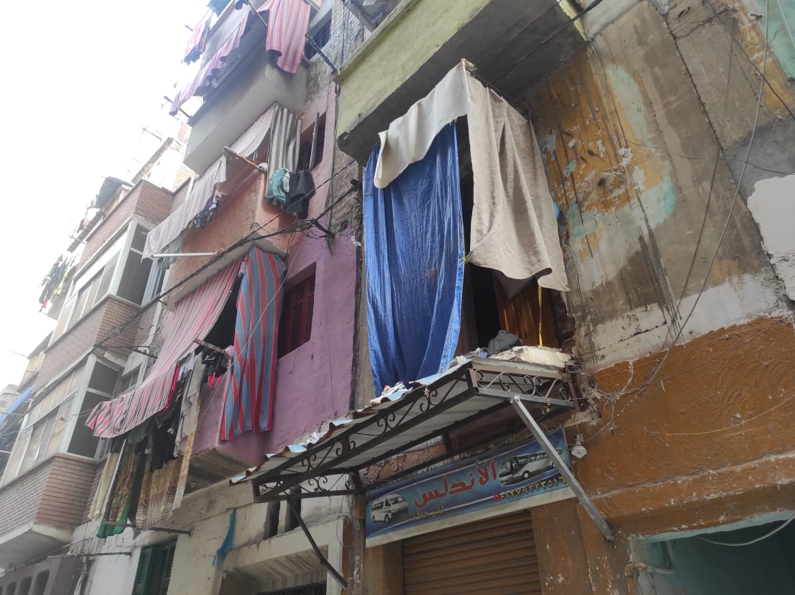 انهيار شرفة عقار في الإسكندرية 