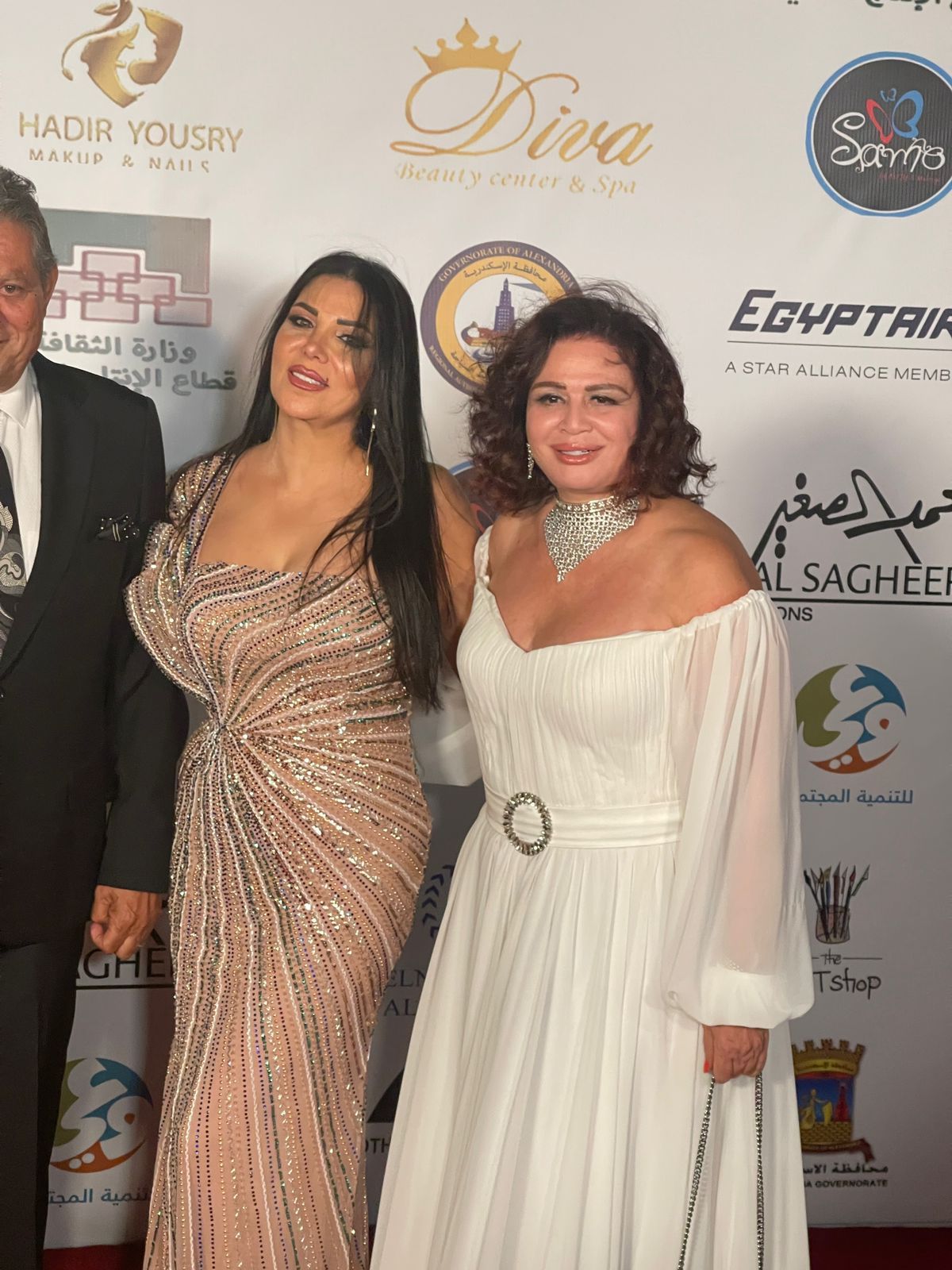 أبرزهم إلهام شاهين ونرمين الفقي.. بدء توافد الفنانين على ريد كاربت حفل  افتتاح مهرجان الإسكندرية السينمائي