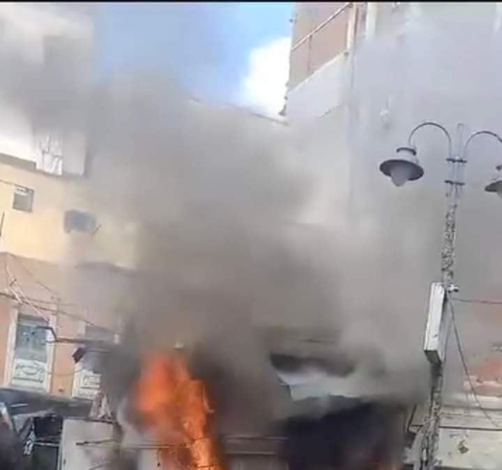 حريق يلتهم مكتبة في الإسكندرية 