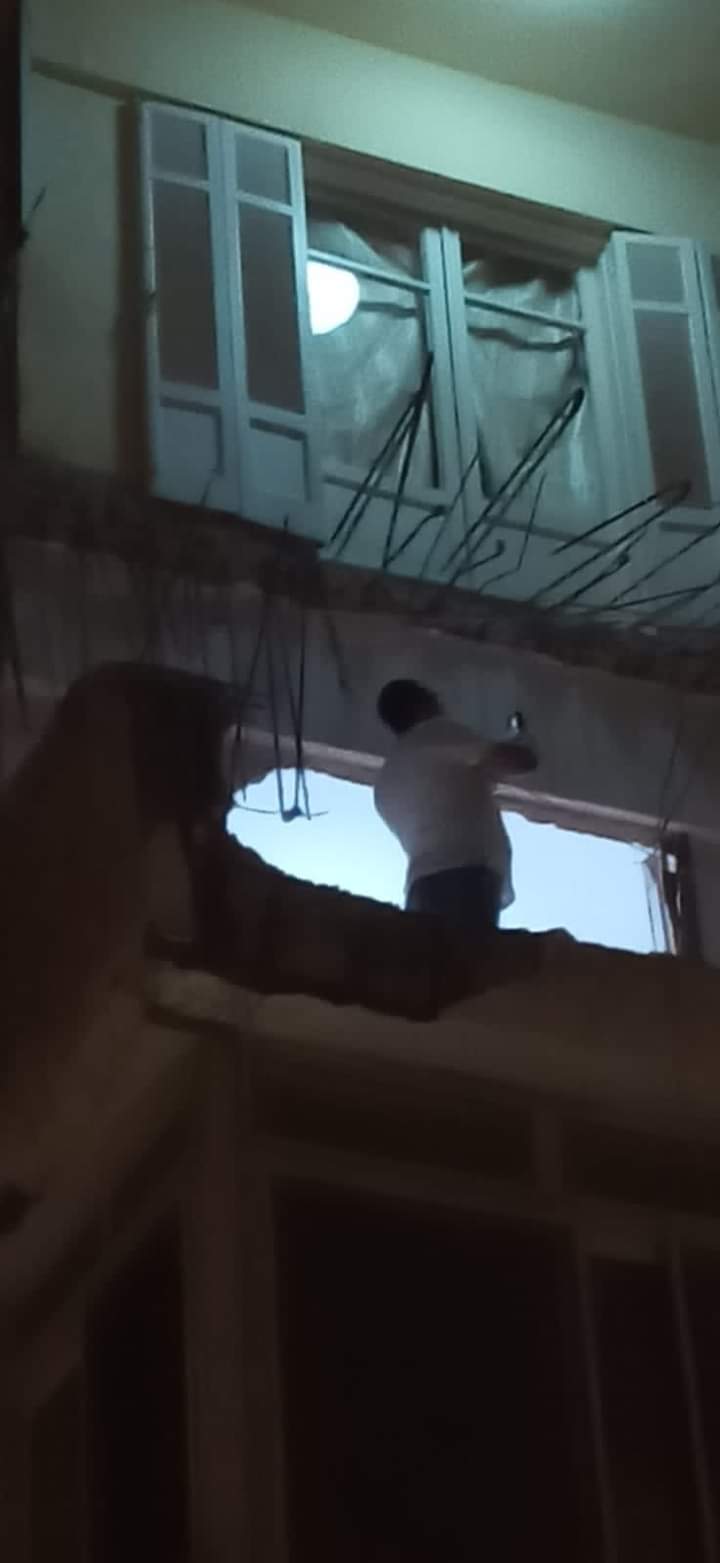 إزالة الأجزاء العالقة بعقار سابا باشا بالإسكندرية