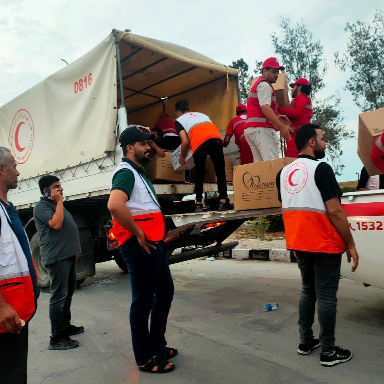 الهلال الأحمر يجهز دفعة ثانية من المساعدات الإغاثية العاجلة لـ غزة 2